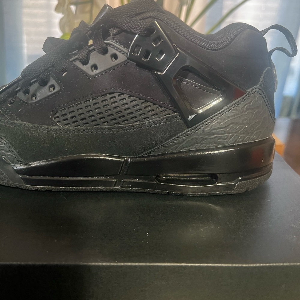 Jordan Big Kids' Spizike Low All-Black Sneakers - Picture 13 of 13